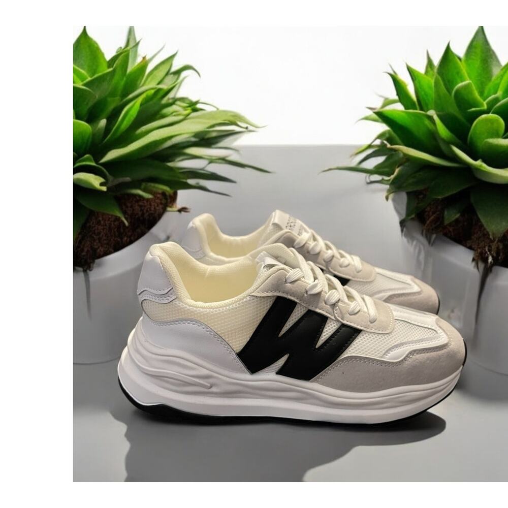 NEW Women's Athletic White Sneakers Tennis shoes US Sz 9.5 Eur Sz 40 Walking
